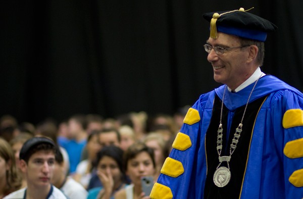 President Tom Rochon addresses more than 1,000 freshmen at the Ithaca College Convocation ceremony. 
