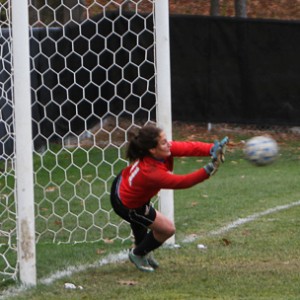 Ithaca College junior goalie Becca Lewis