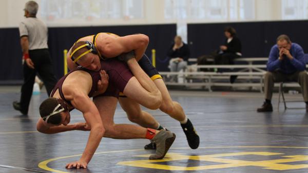 Wrestlers tinker with new techniques in early season matchups