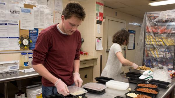Student group donates extra dining hall food to homeless
