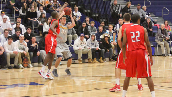 Men’s basketball team remains winless in conference play