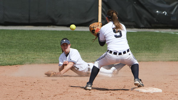 Softball team reclaims first place in E8 Conference