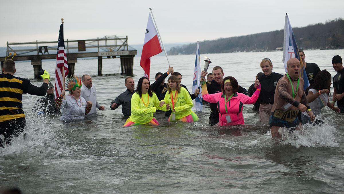 Ithaca College students take the plunge for Special Olympics