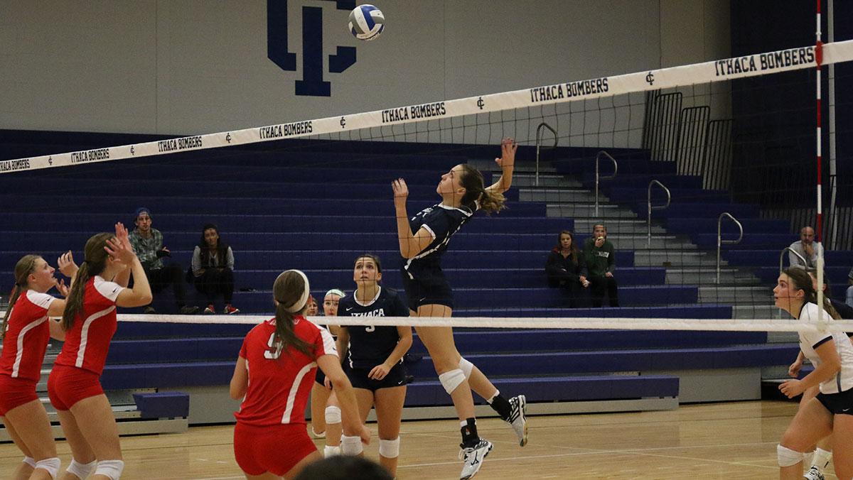 Volleyball outlasts rival SUNY Cortland 3–2 in five sets