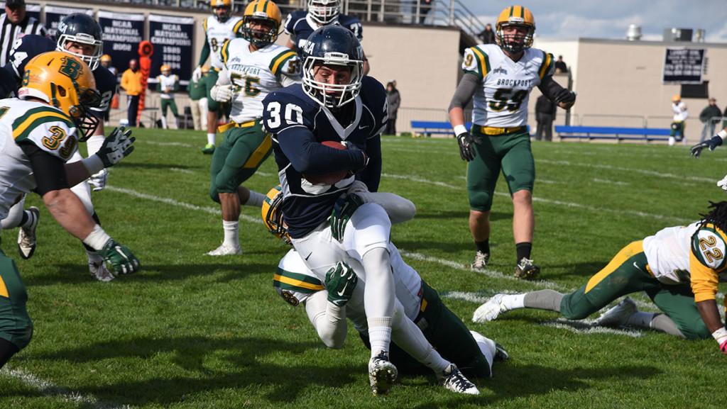 Senior linebacker Noah Poskanzer races for a 19-yard pickup against the SUNY Brockport Golden Eagles during the football team’s 27–17 loss on Oct. 17 at Butterfield Stadium.