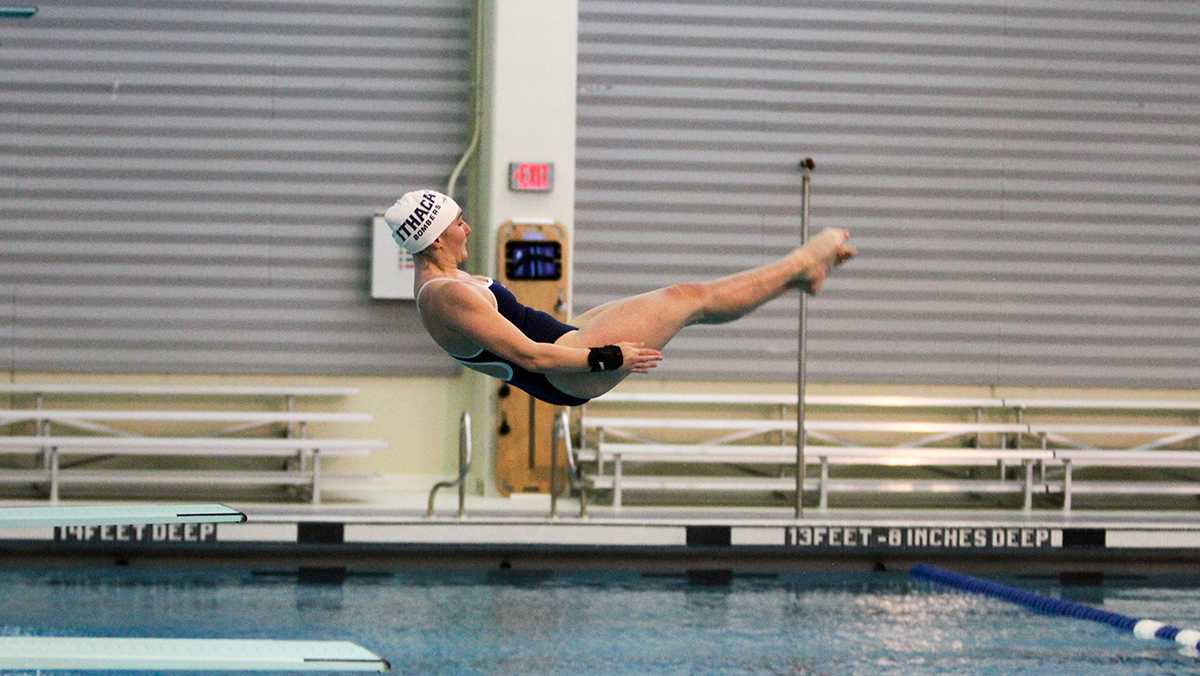 Sophomore student-athlete hurdles over her fear of diving