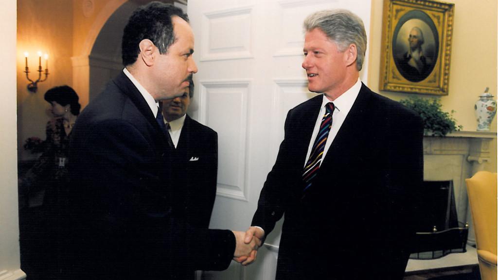 Keith Watters ’76 meets President Bill Clinton in the Oval Office in the spring of 1997 after  attending a White House briefing, along with other major national bar association presidents.