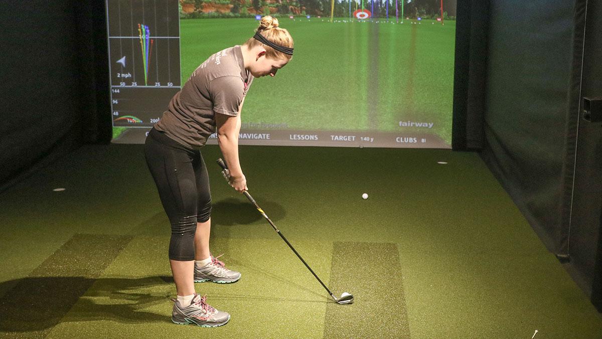 Women’s golf team receives professional simulator machine