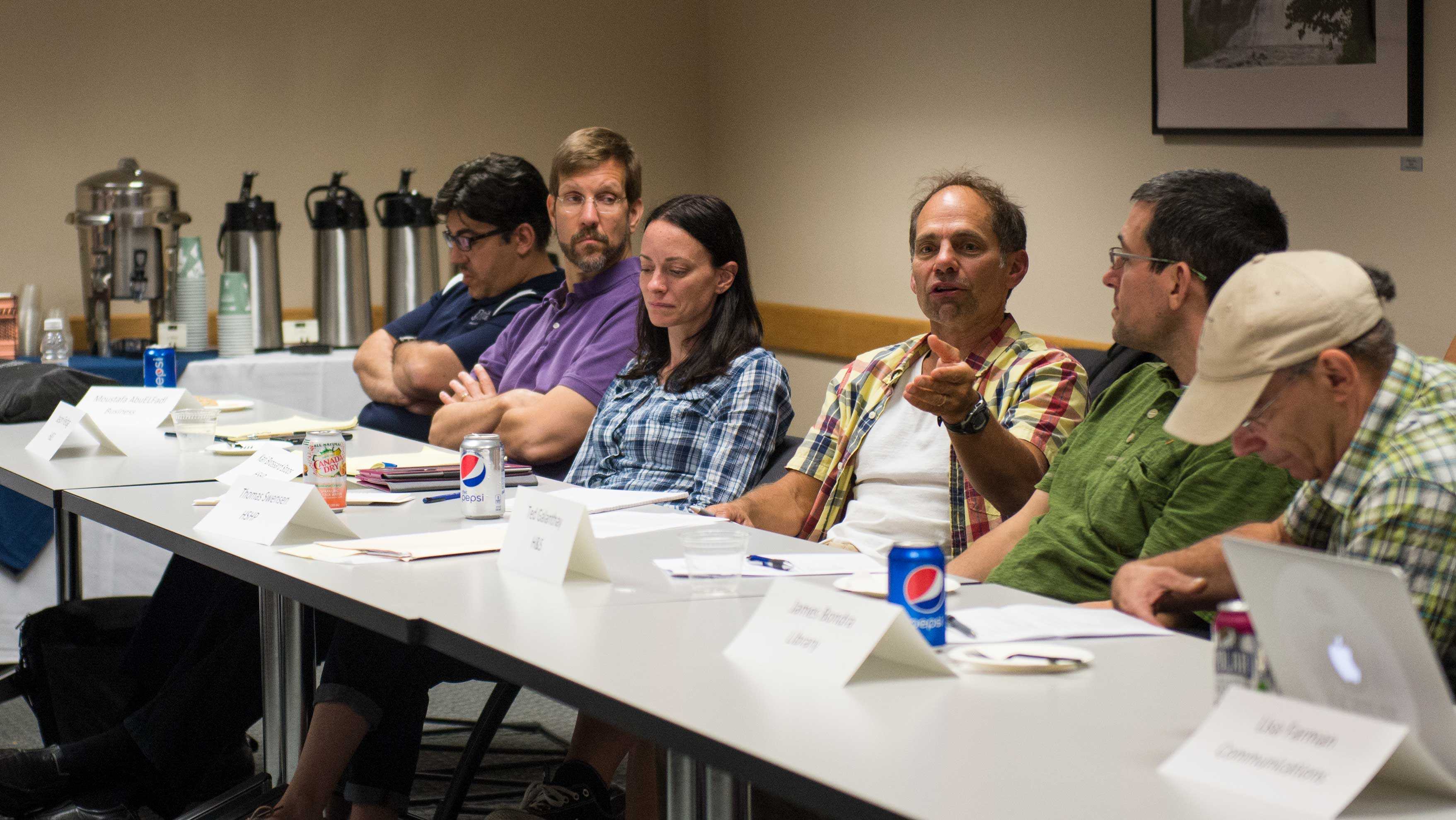 First Faculty Council meeting tackles old and new ideas