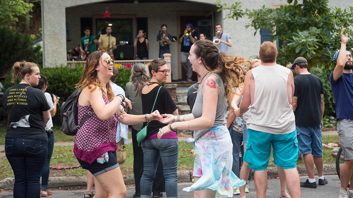 Dancing on the deck: Porchfest 2016 rocks with local artists