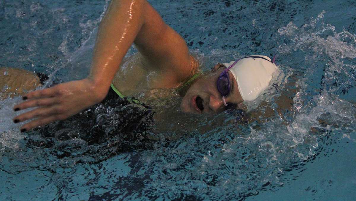 Swimmer takes alternative training route to prep for last year