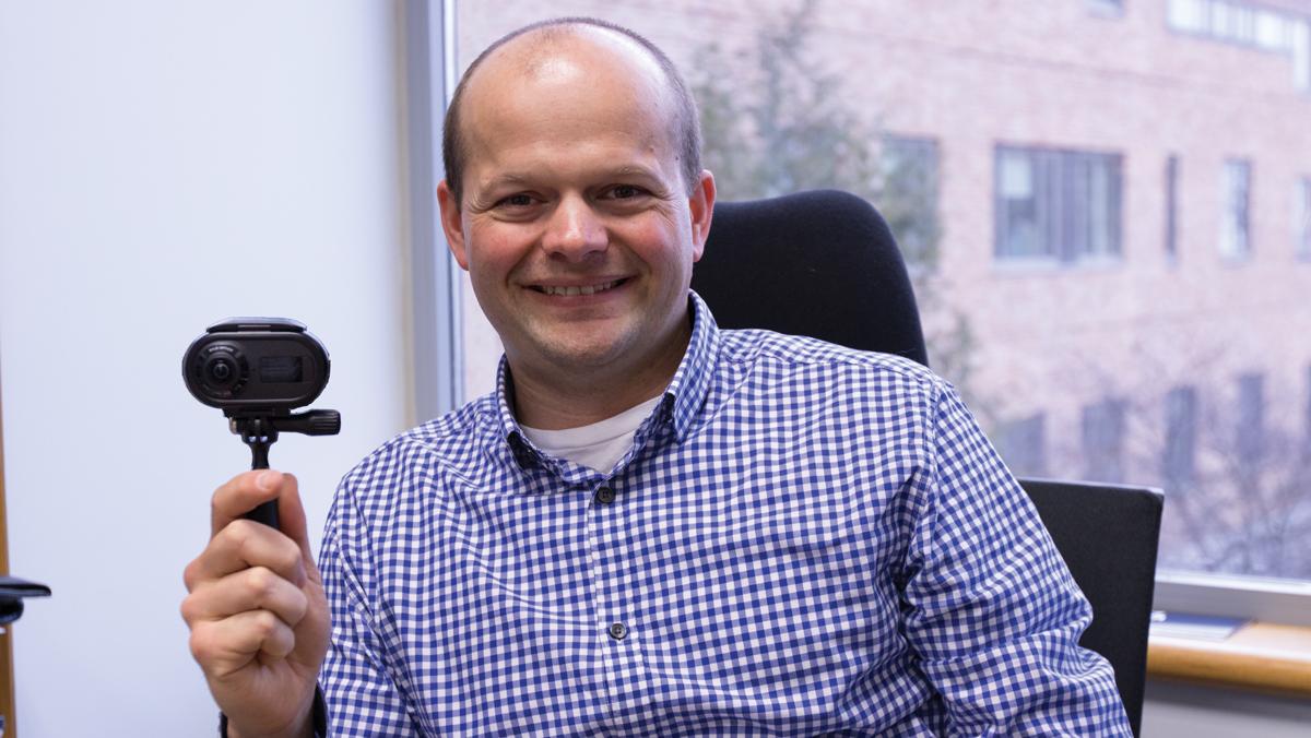 Professor uses grant to conduct 360-degree camera research