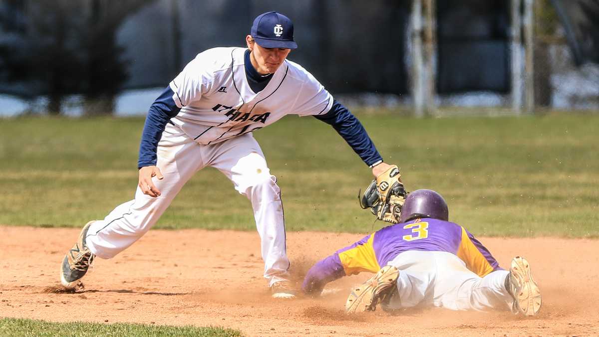 Baseball earns two victories against Elmira College