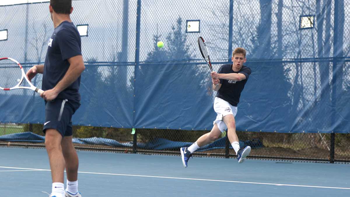 Men’s tennis makes comeback to defeat Hamilton College