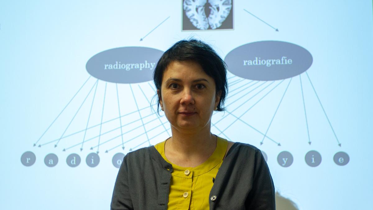 Psychology lecturer explores how bilingual people process language