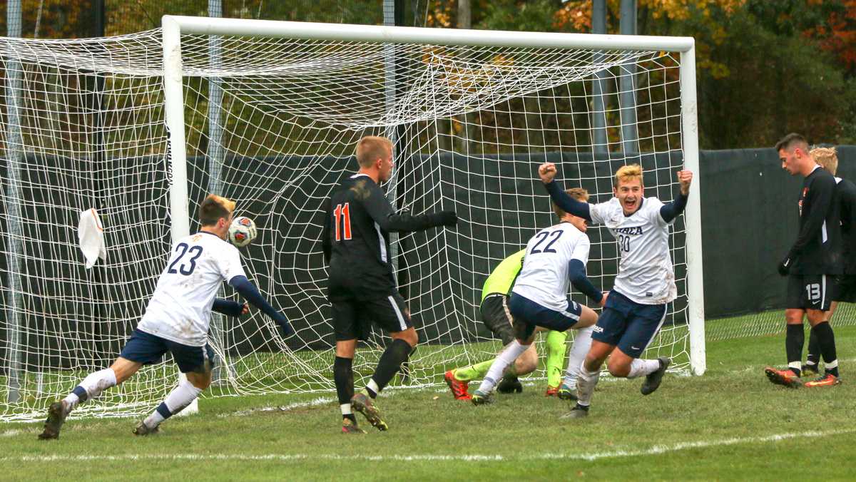 Men’s soccer clinches Liberty League playoff birth