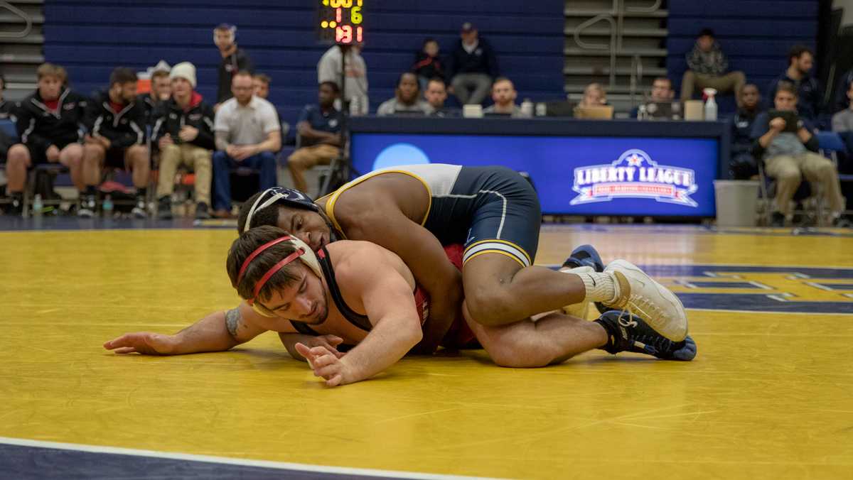 Wrestling sweeps competition at Senior Day meet