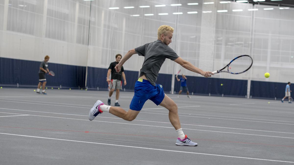 Men’s tennis participates with mostly upperclassmen