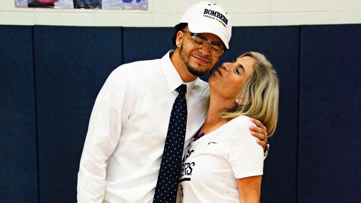 Football player goes viral for emotional goodbye with mom