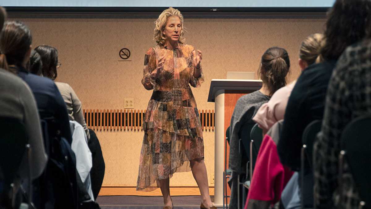 Former Victoria’s Secret CEO presents on women in business