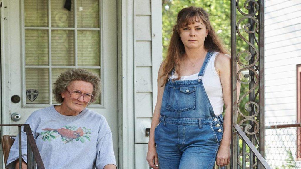 “Hillbilly Elegy,” anticipated to be an Academy Awards season contender, fails dramatically and disappointingly. What could have been standout performances from Amy Adams and Glenn Close are limited by Vanessa Taylor’s poor script.