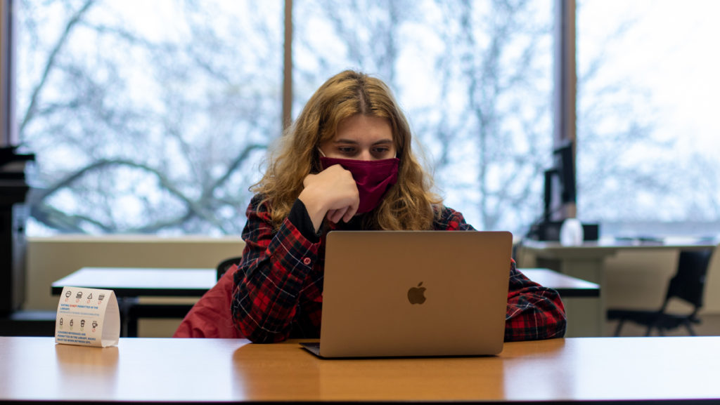Senior Sarah Diggins writes about the health struggles she experienced during the pandemic and discusses how social media perpetuates feelings of inadequacy and pandemic burnout. 