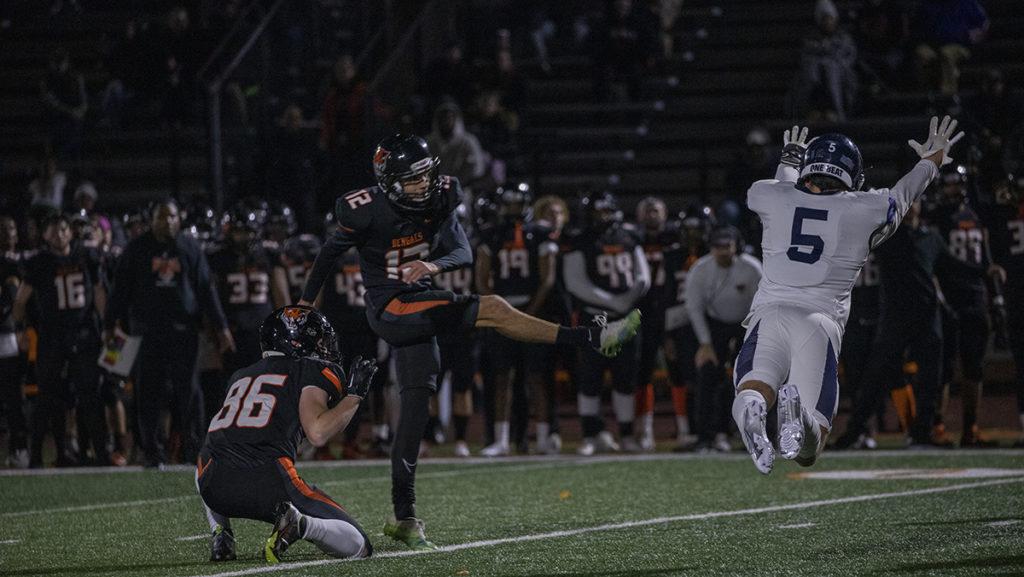10.22Football_NolanSaunders