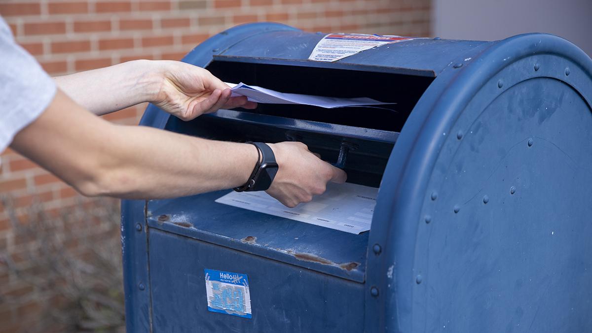 IC students have concerns about timeliness of mail-in ballots