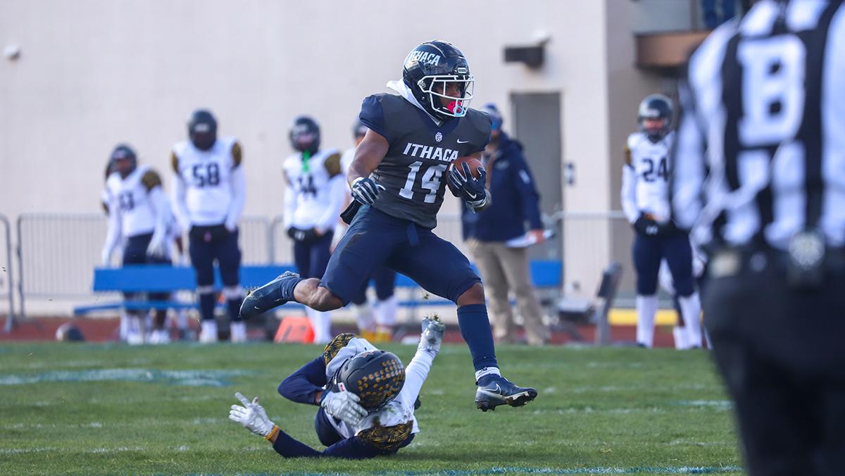 Football defeats UMass Dartmouth in first round of NCAA Championship