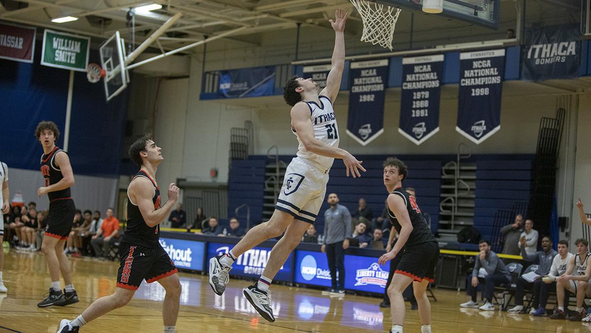 Men’s basketball blows out RIT in final home game