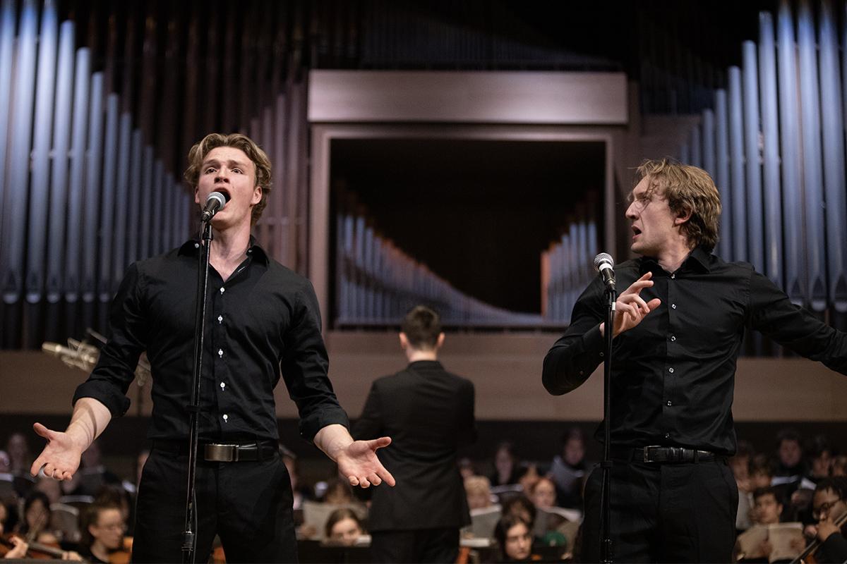From left, sophomore Eli Vanderkolk and Mayson Sonntag ’22 perform a song as Captain Phoebus de Martin and Claude Frollo. ANA GAVILANES/THE ITHACAN