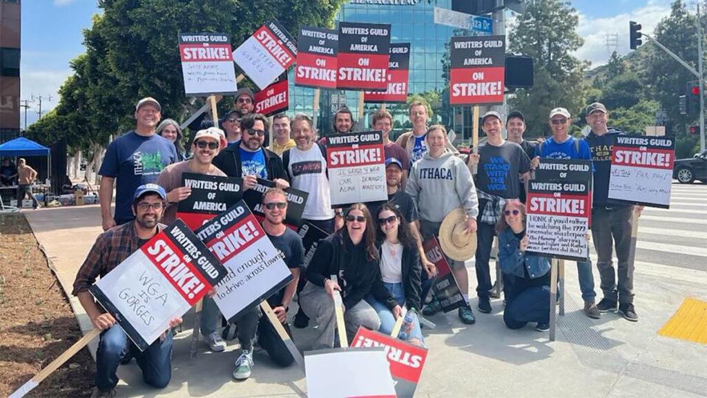 Students participating in the Ithaca College Los Angeles program attend a picketing to support alumni who are members of the west coast branch of the Writers Guild of America