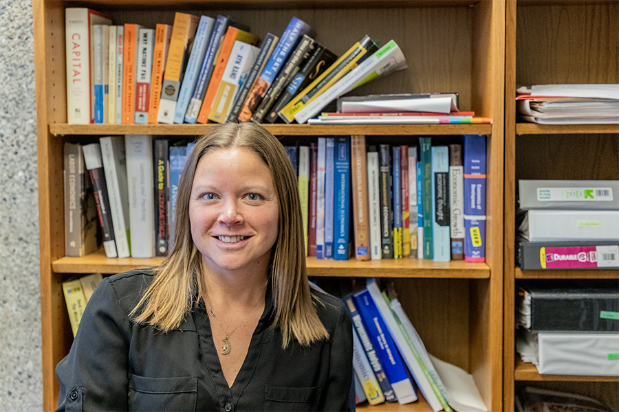 Elizabeth+Kaletski%2C+an+associate+professor+in+the+Department+of+Economics+at+Ithaca+College%2C+speaks+about+her+research%2C+her+time+teaching+at+the+college+and+the+intersection+of+economics+and+human+rights.