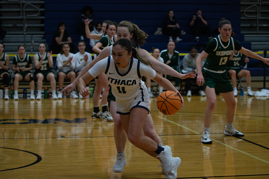 Bombers graduate student guard June Dickson fights by a defender and drives left into the lane during the Bombers 66–59 loss Jan. 20.