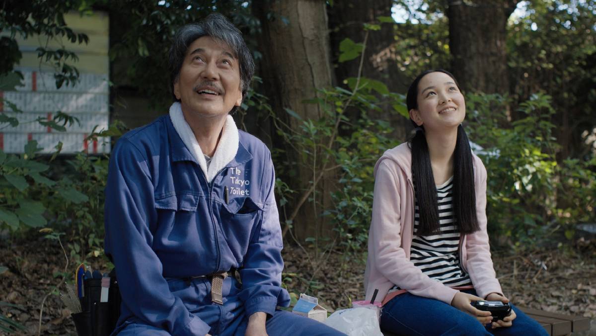 Hirayama (Kōji Yakusho) sits with his niece Niko (Arisa Nakano) in Perfect Days.