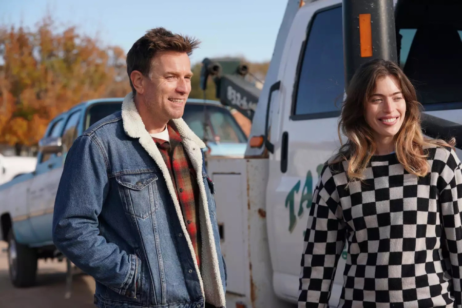 A father (Ewan McGregor) and his daughter (Clara McGregor) reconnect during a road trip across the country to seek the help she needs.