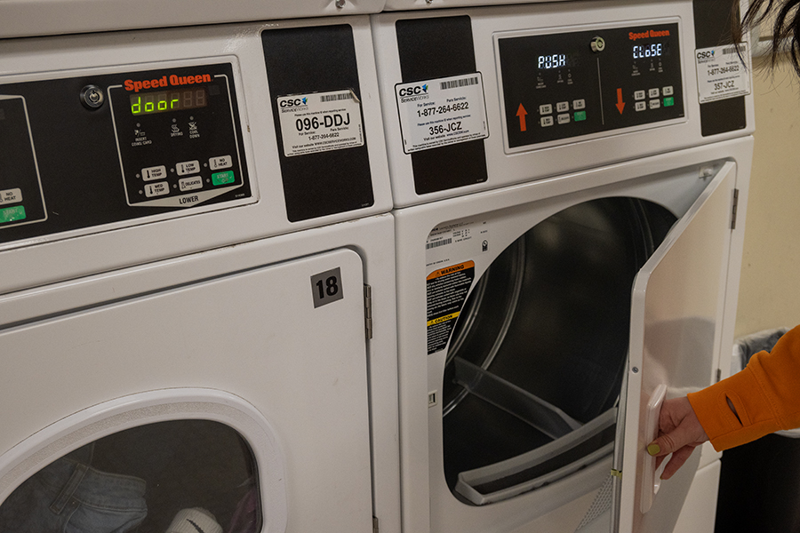 Laundry+machines+across+Ithaca+Colleges+campus+have+caused+disruptions+in+several+residence+halls.+Residential+Life+said+it+is+working+to+lease+laundry+machines+from+a+different+provider.+