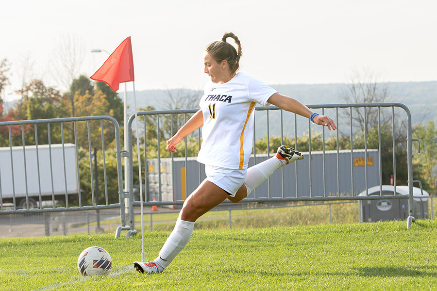 The Ithaca College women's soccer team is making a push towards another Liberty League Championship. Graduate student midfielder Sarah Sinnott is at the center of the Bombers' success this season.