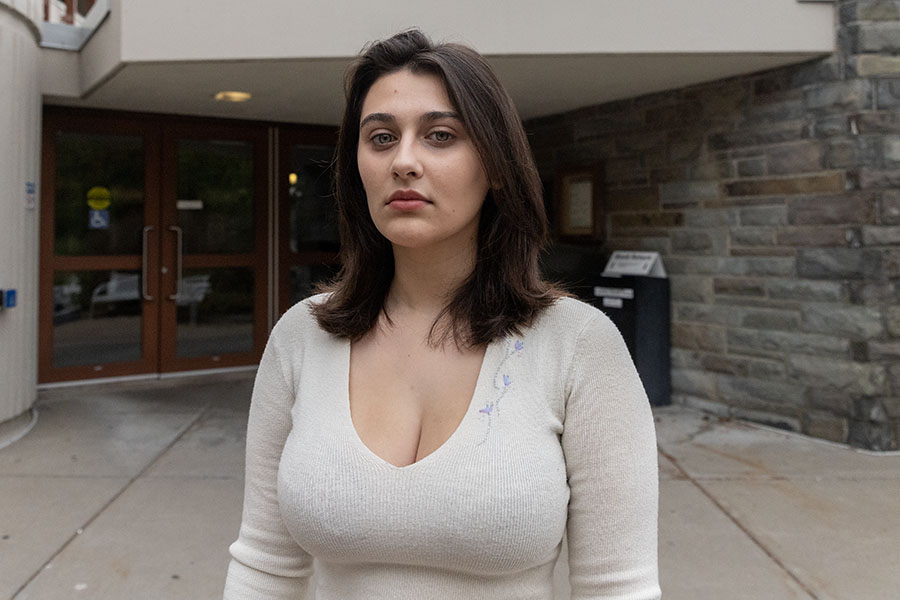 Junior writing major Jade Ferrante discusses how the unhealthy relationship many have with social media and the internet can lead to procrastination and mental health struggles. 