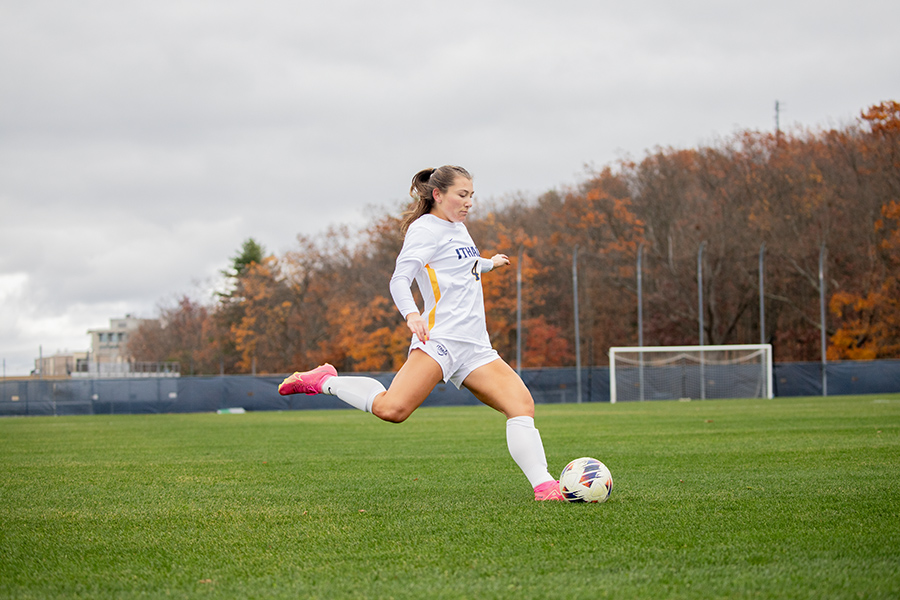 The Ithaca College women's soccer team won its regular season finale over the Rensselaer Polytechnic Institute Engineers at Carp Wood Field Nov. 3. Pictured, junior forward Ava Detorie sends a ball towards the goal.